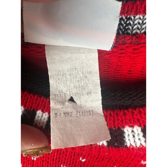 Vintage In Design Red Knit Sweater With Panda Graphic & Checkered Vest - Picture 10 of 10